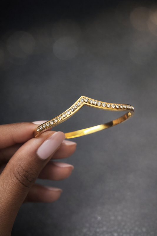 Curvy studded band