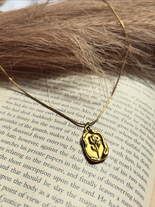 Oval medallion necklace