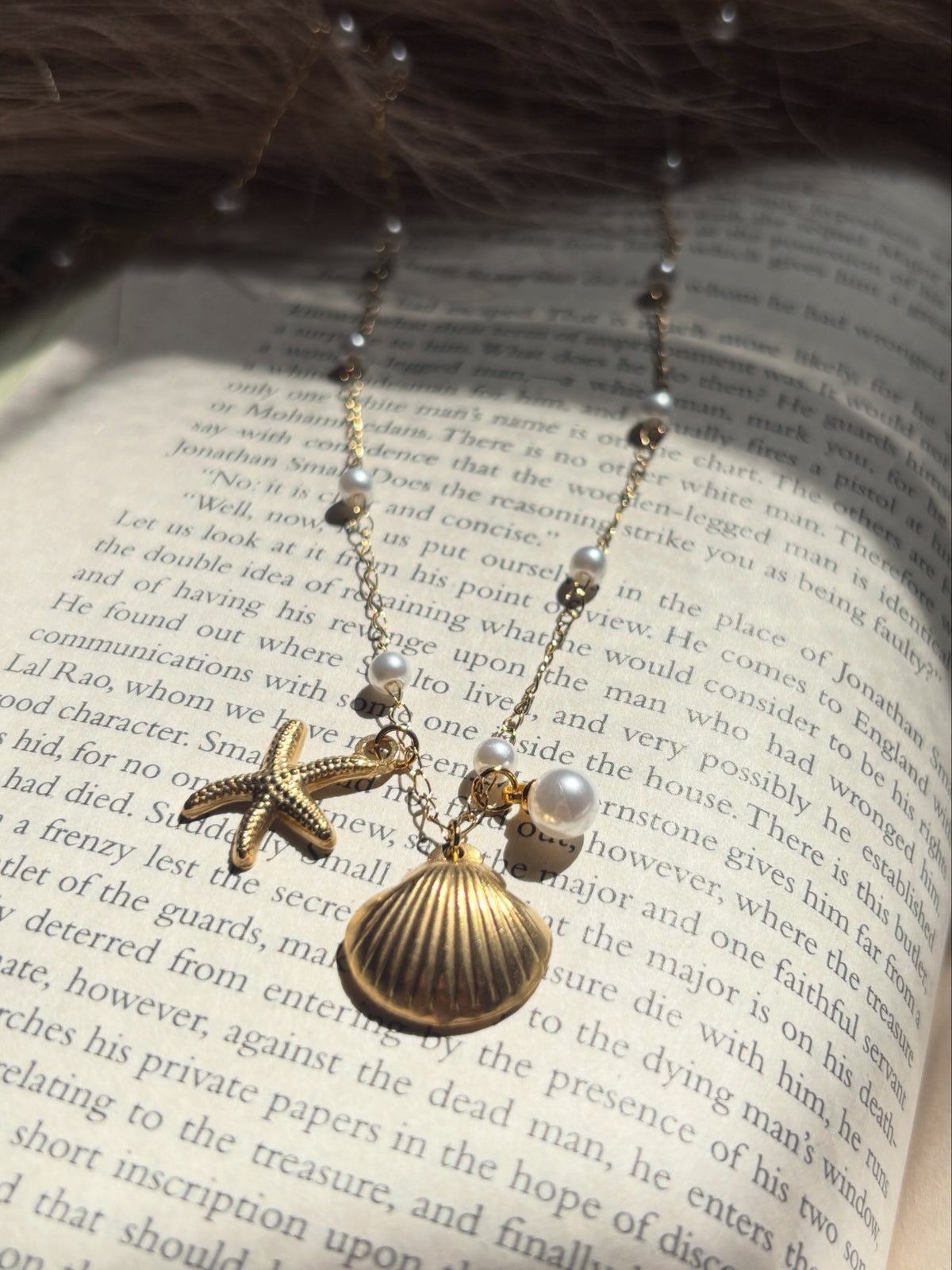 Shell charm necklace