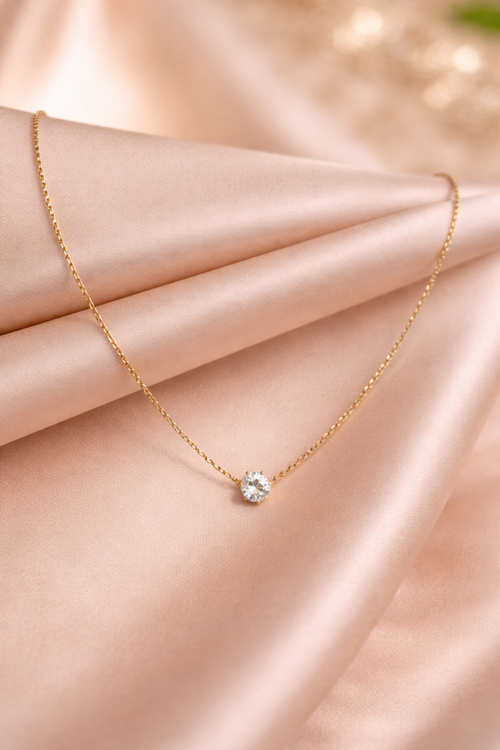 Dainty solitaire pendant