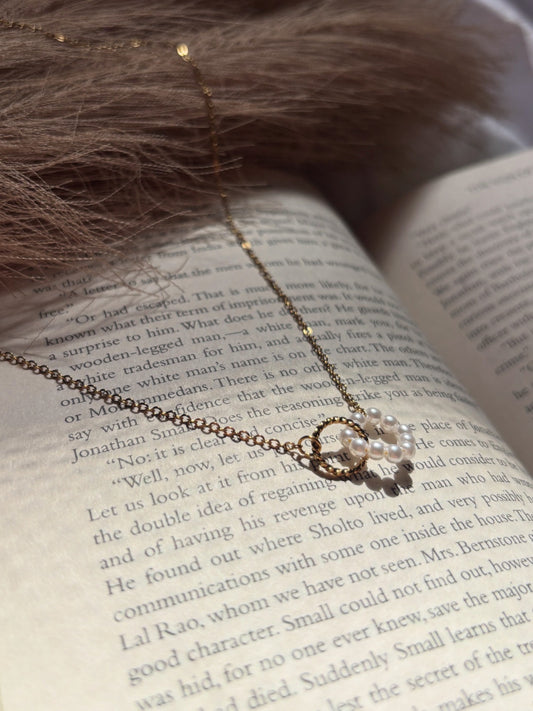 Classic pearl pendant