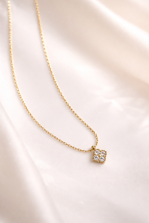 Clover crystal pendant