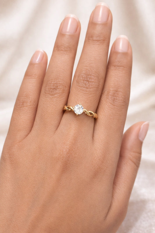 Dainty gold Ring