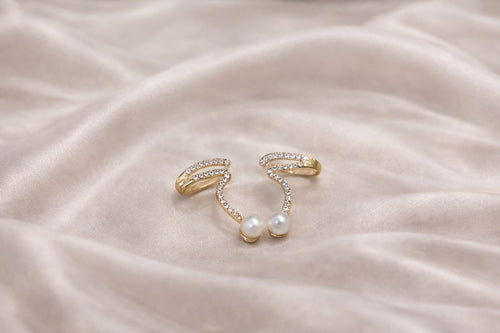 Pearl curve ear cuff style earring