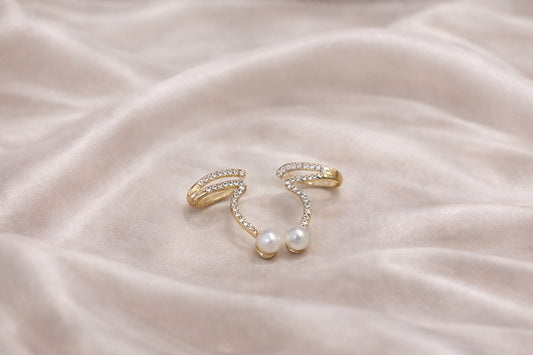 Pearl curve ear cuff style earring