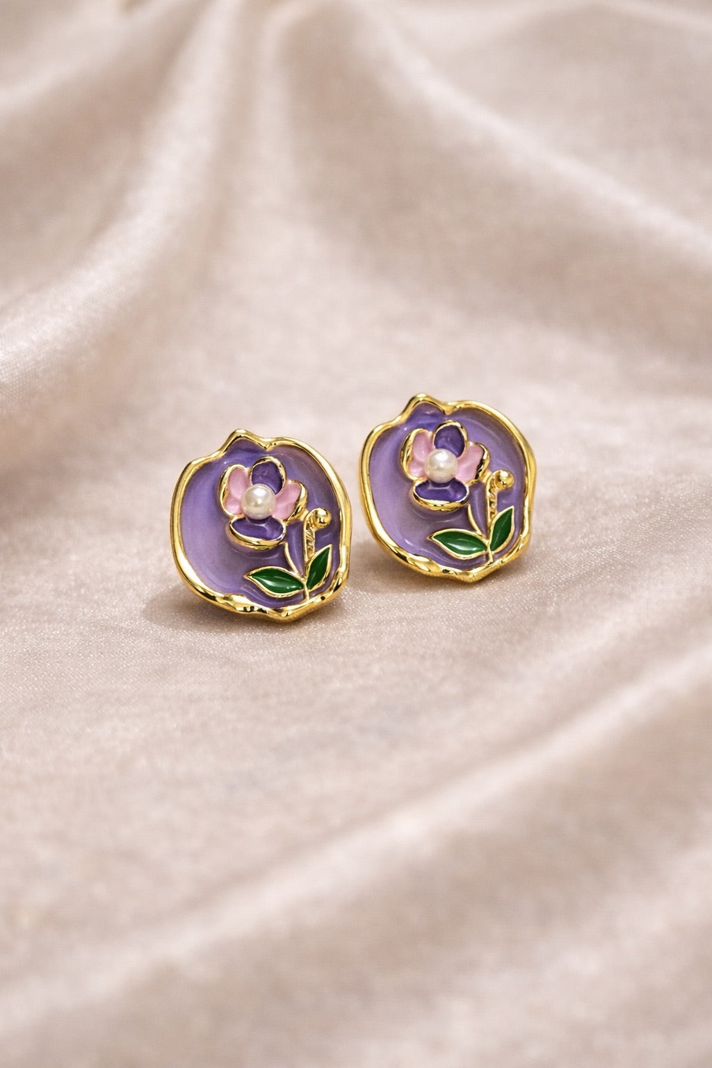 Enamel detailed earrings