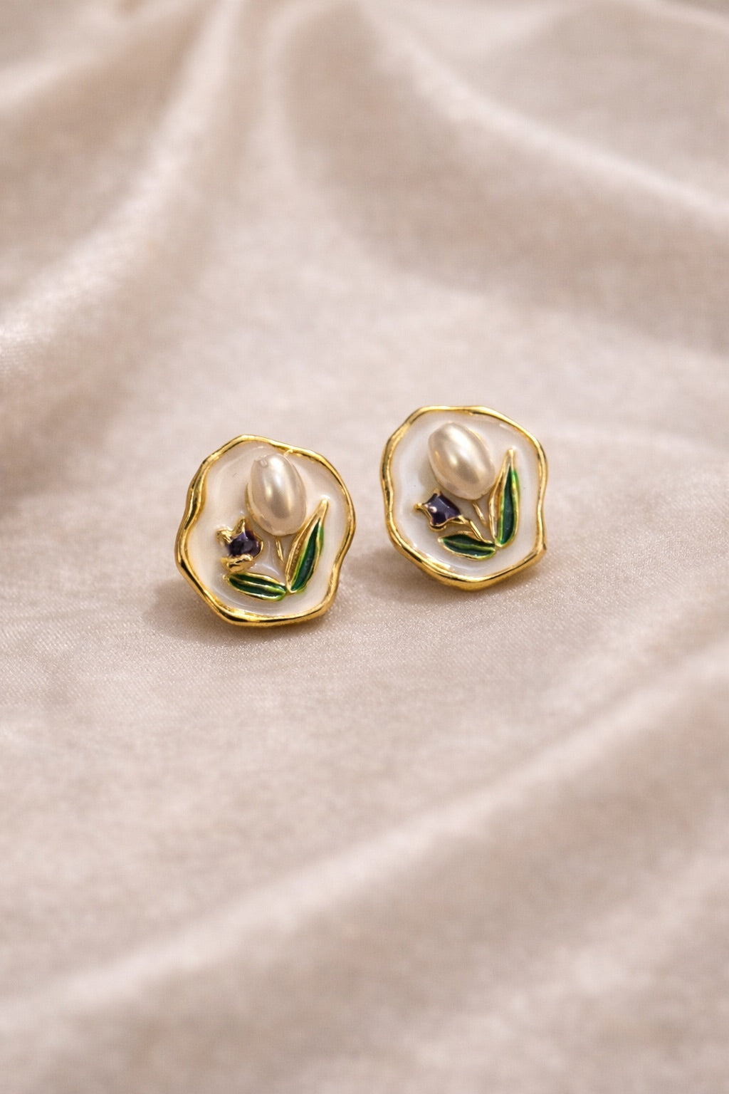 Enamel detailed earrings