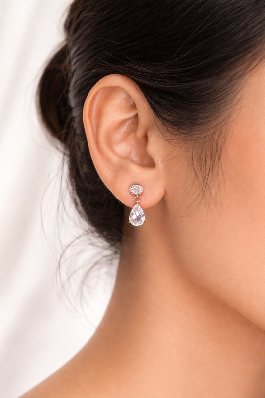Dainty solitaire studs
