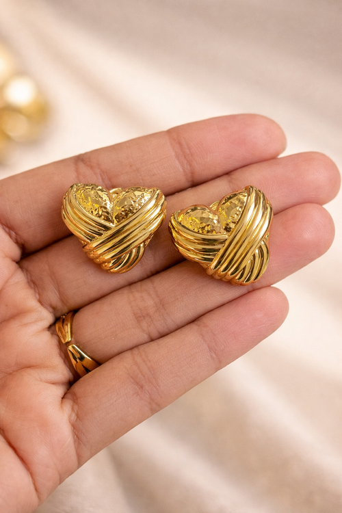 Textured heart stud